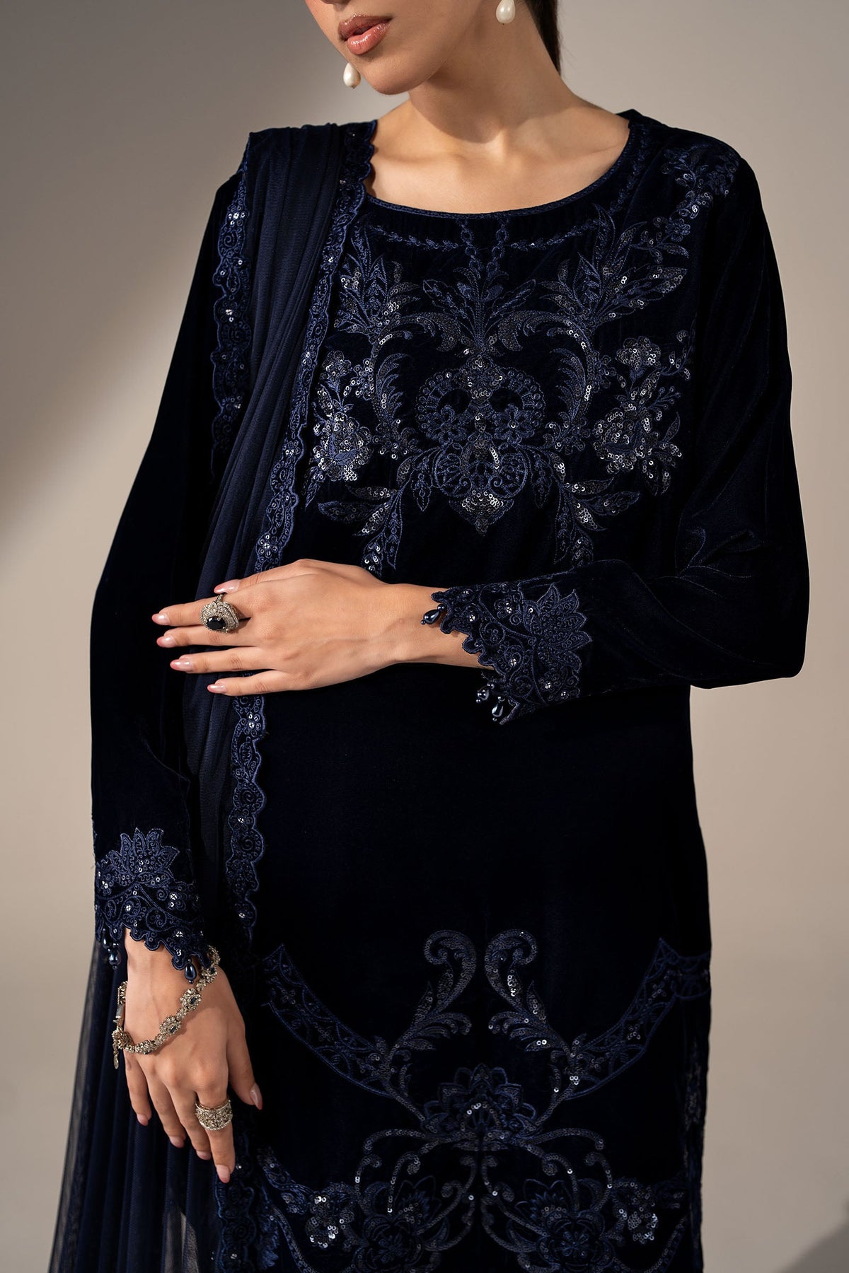 maria b 2026 winter Collection | 3 Piece Embroidered Velvet Suit - LebaasOnline 