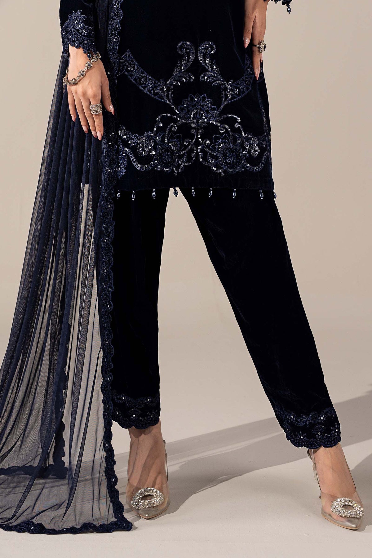 maria b 2026 winter Collection | 3 Piece Embroidered Velvet Suit - LebaasOnline 