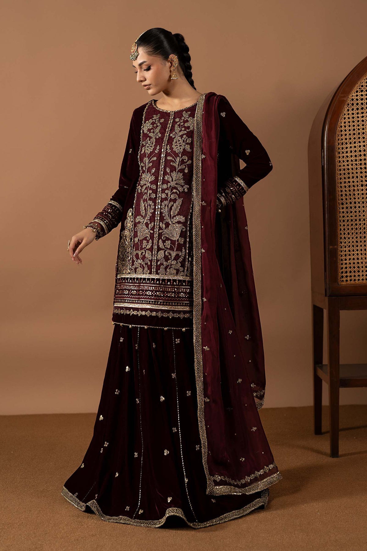 maria b 2026 winter Collection | 3 Piece Embroidered Velvet Suit - LebaasOnline 