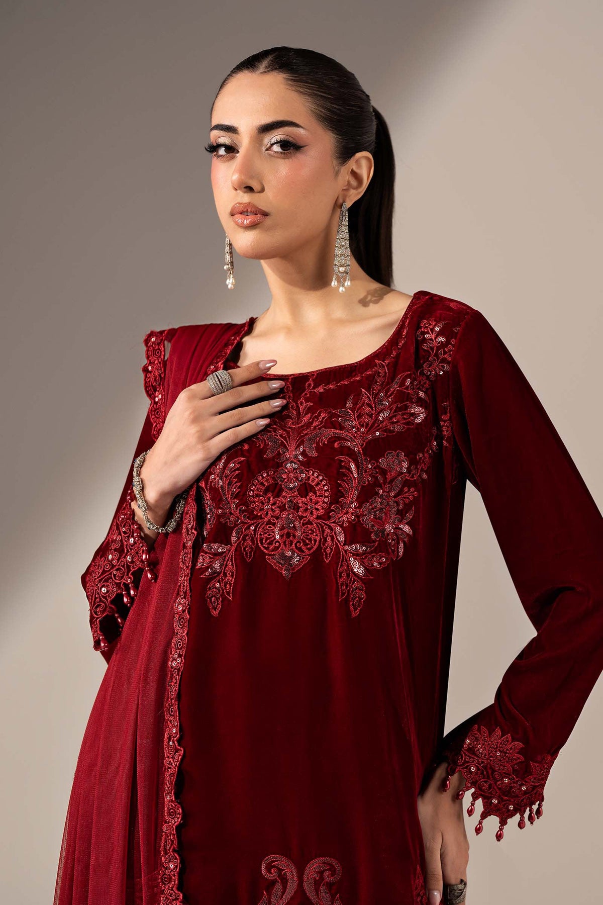 maria b 2026 winter Collection | 3 Piece Embroidered Velvet Suit - LebaasOnline 