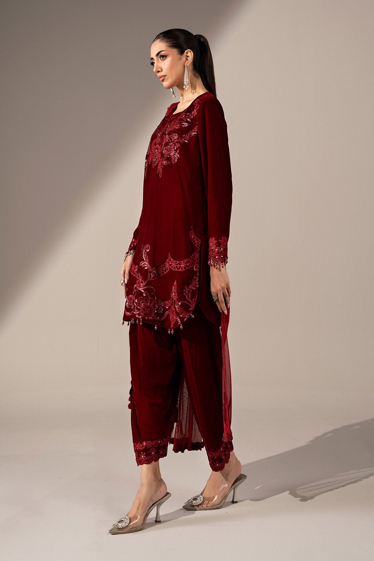 maria b 2026 winter Collection | 3 Piece Embroidered Velvet Suit - LebaasOnline 