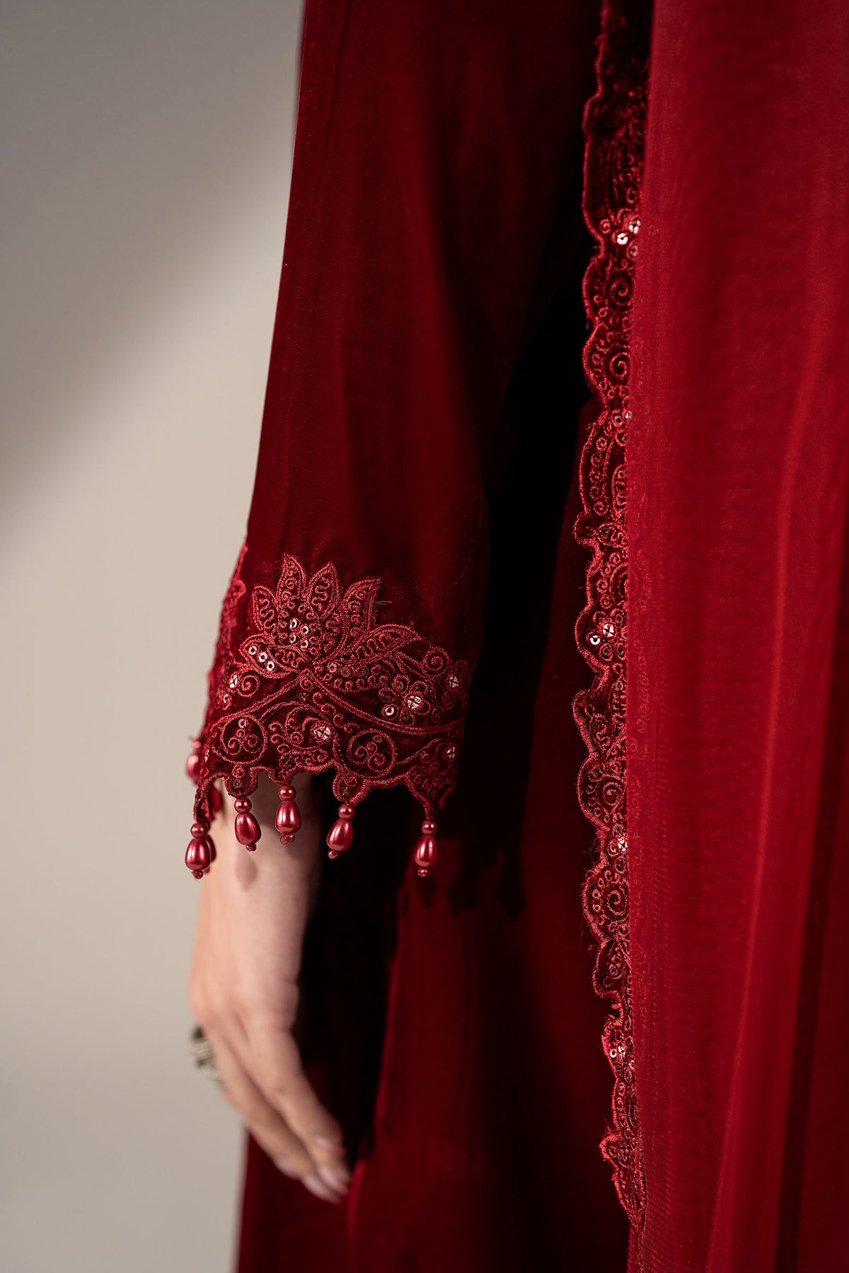 maria b 2026 winter Collection | 3 Piece Embroidered Velvet Suit - LebaasOnline 