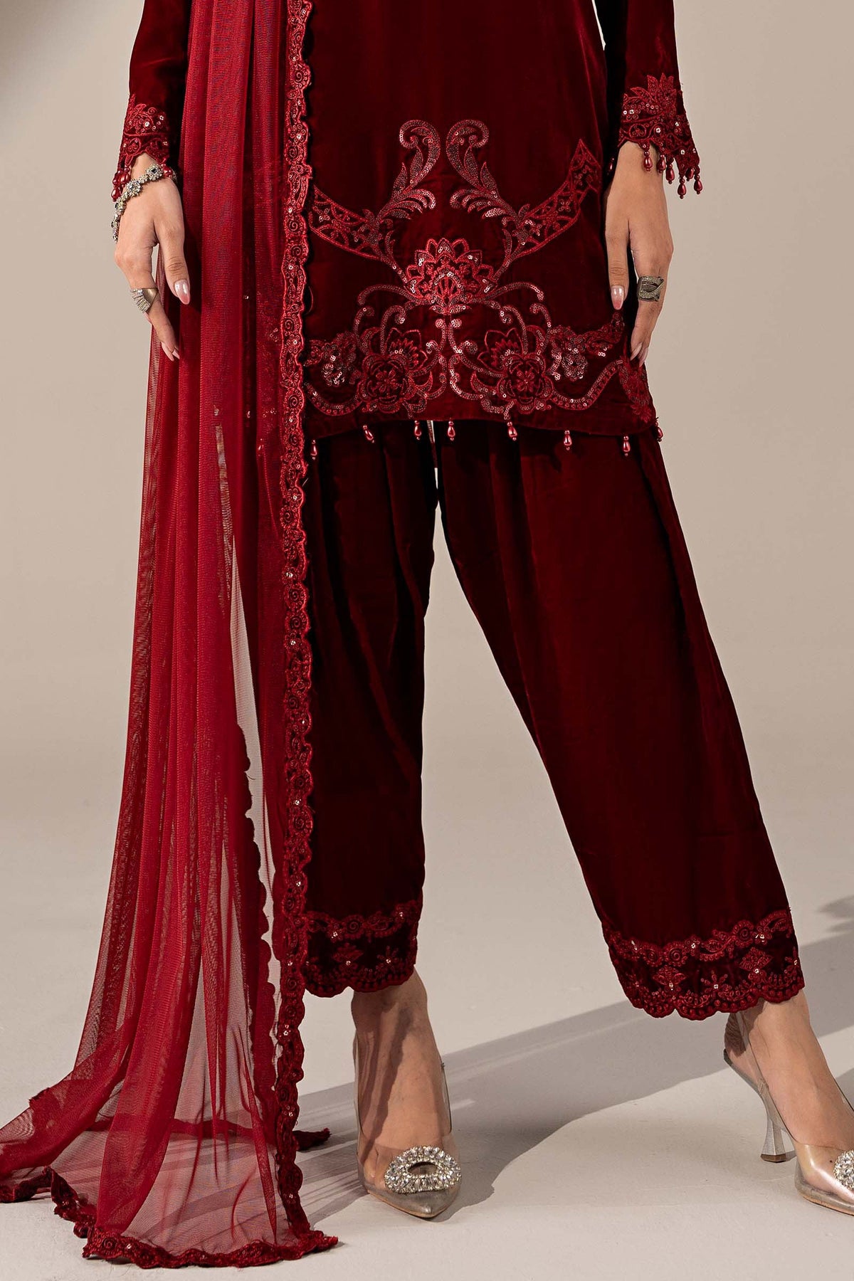maria b 2026 winter Collection | 3 Piece Embroidered Velvet Suit - LebaasOnline 