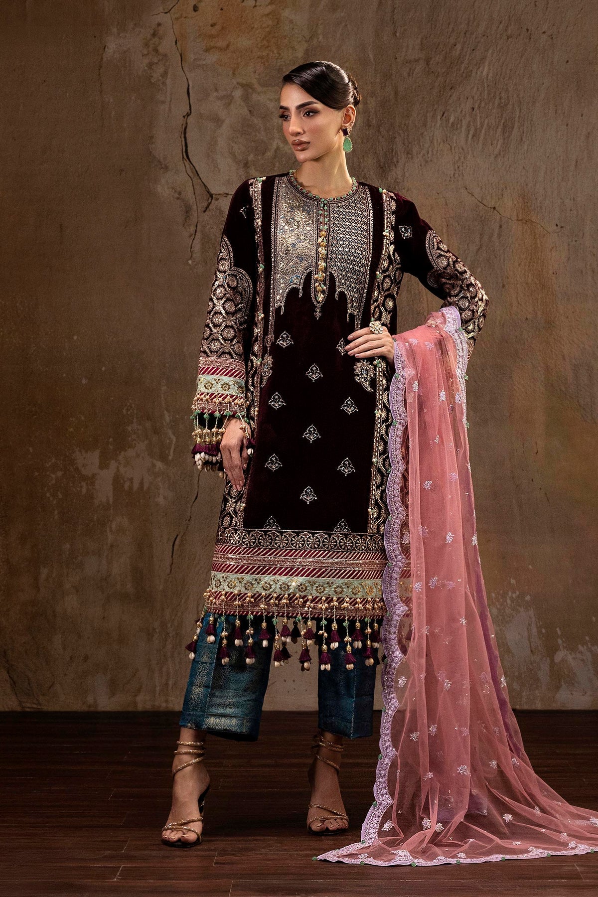 Sana Safinaz Winter Luxury 2026 unstitched 3 piece embroidered velvet suit with net dupatta