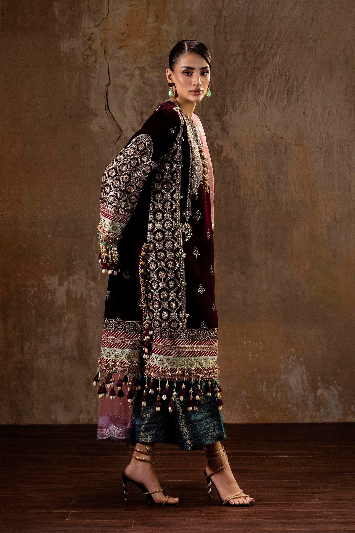 Sana Safinaz Winter Luxury 2026 unstitched 3 piece embroidered velvet suit with net dupatta