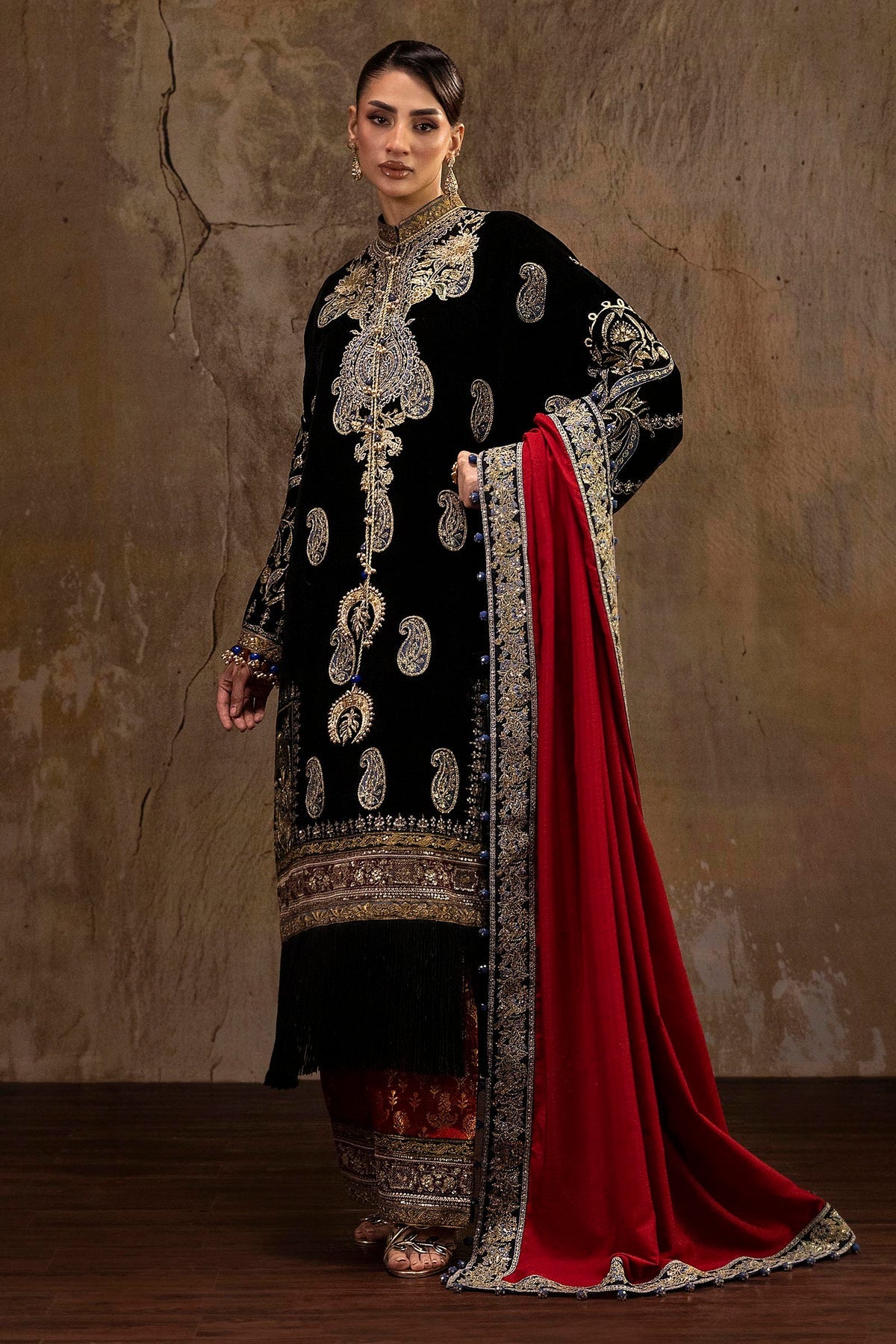 Sana Safinaz Winter Luxury 2026 unstitched printed 3 piece velvet suit UK
