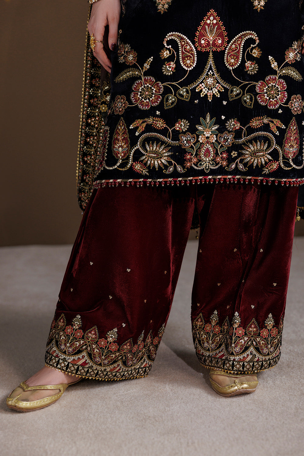Baroque Collection'26 | EMBROIDERED VELVET UF-4547