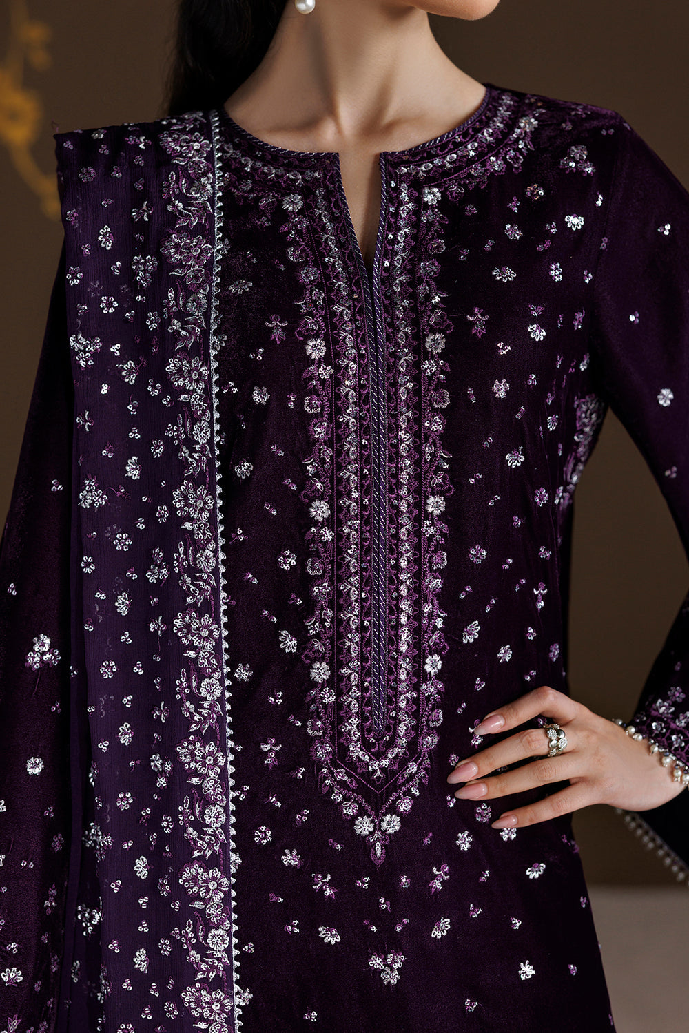 Baroque Collection'26 | EMBROIDERED VELVET UF-4546