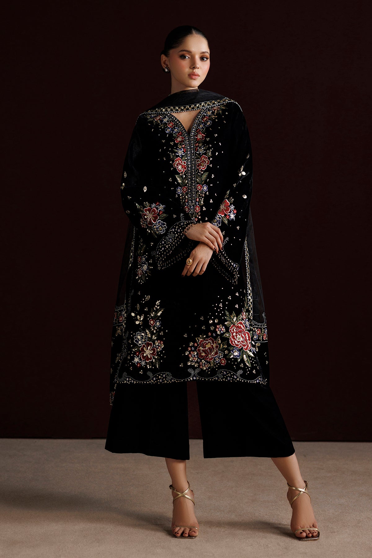 Baroque Collection'26 | EMBROIDERED VELVET UF-4552