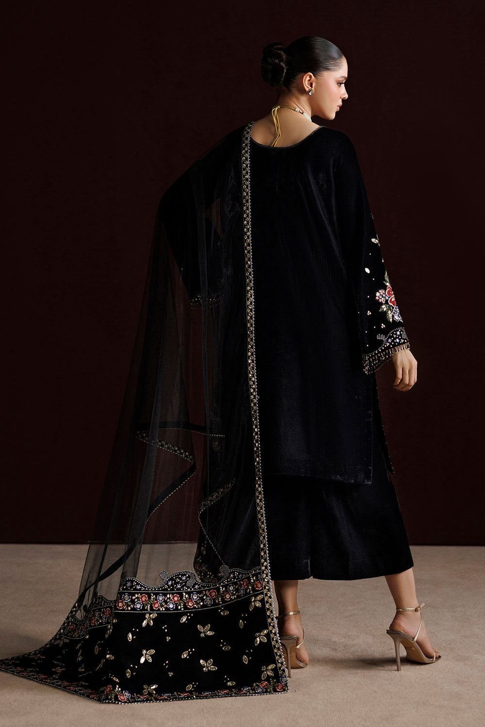 Baroque Collection'26 | EMBROIDERED VELVET UF-4552