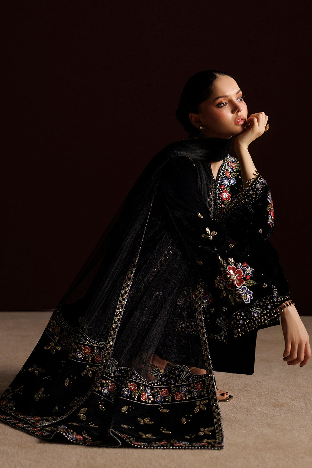 Baroque Collection'26 | EMBROIDERED VELVET UF-4552