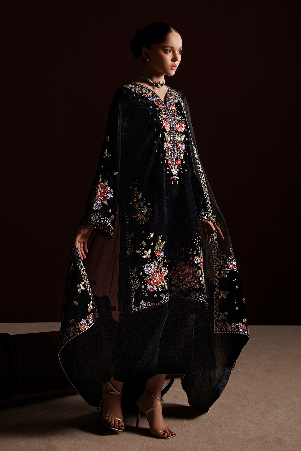 Baroque Collection'26 | EMBROIDERED VELVET UF-4552