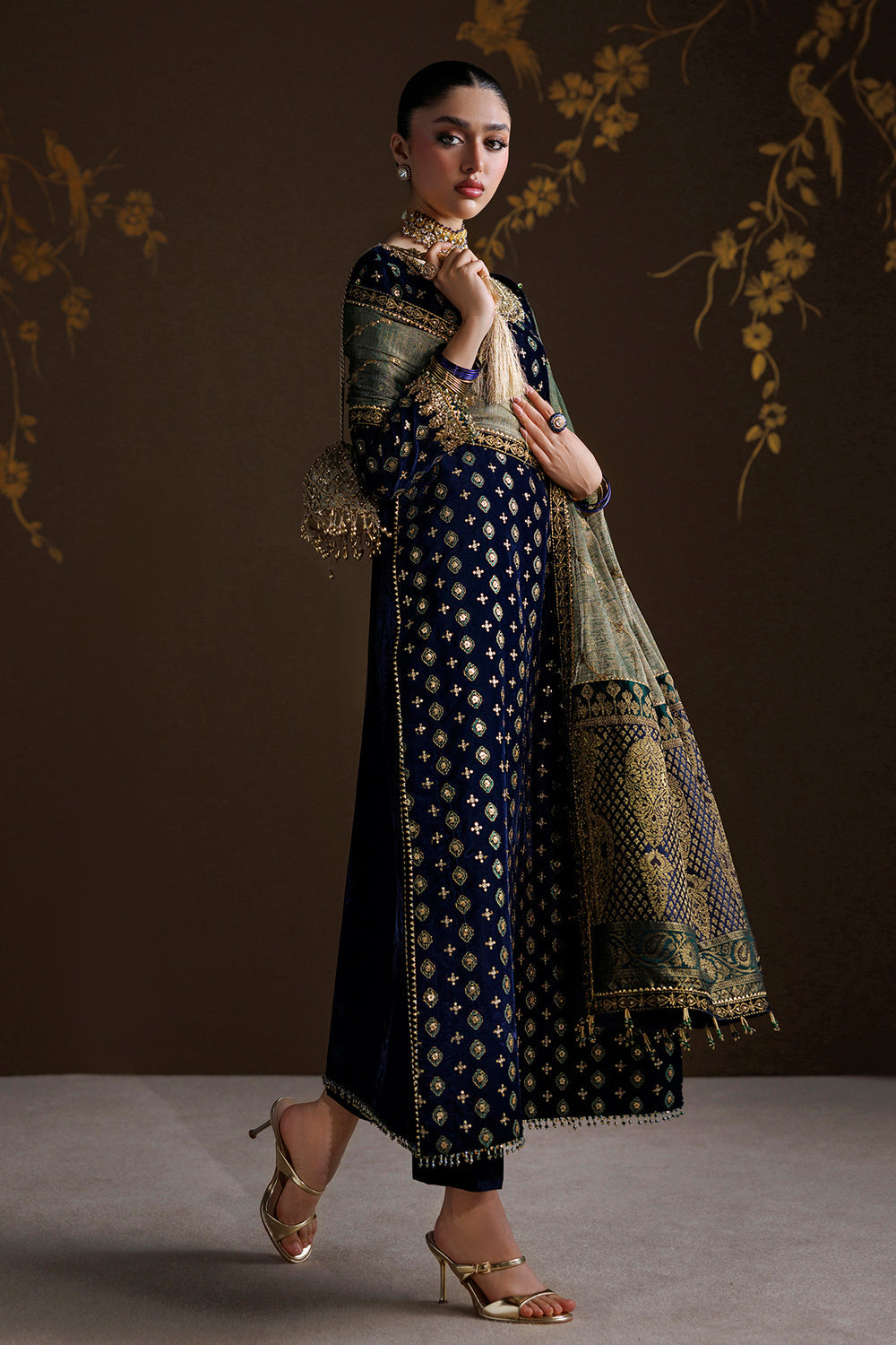 Baroque Collection'26 | EMBROIDERED VELVET UF-4551