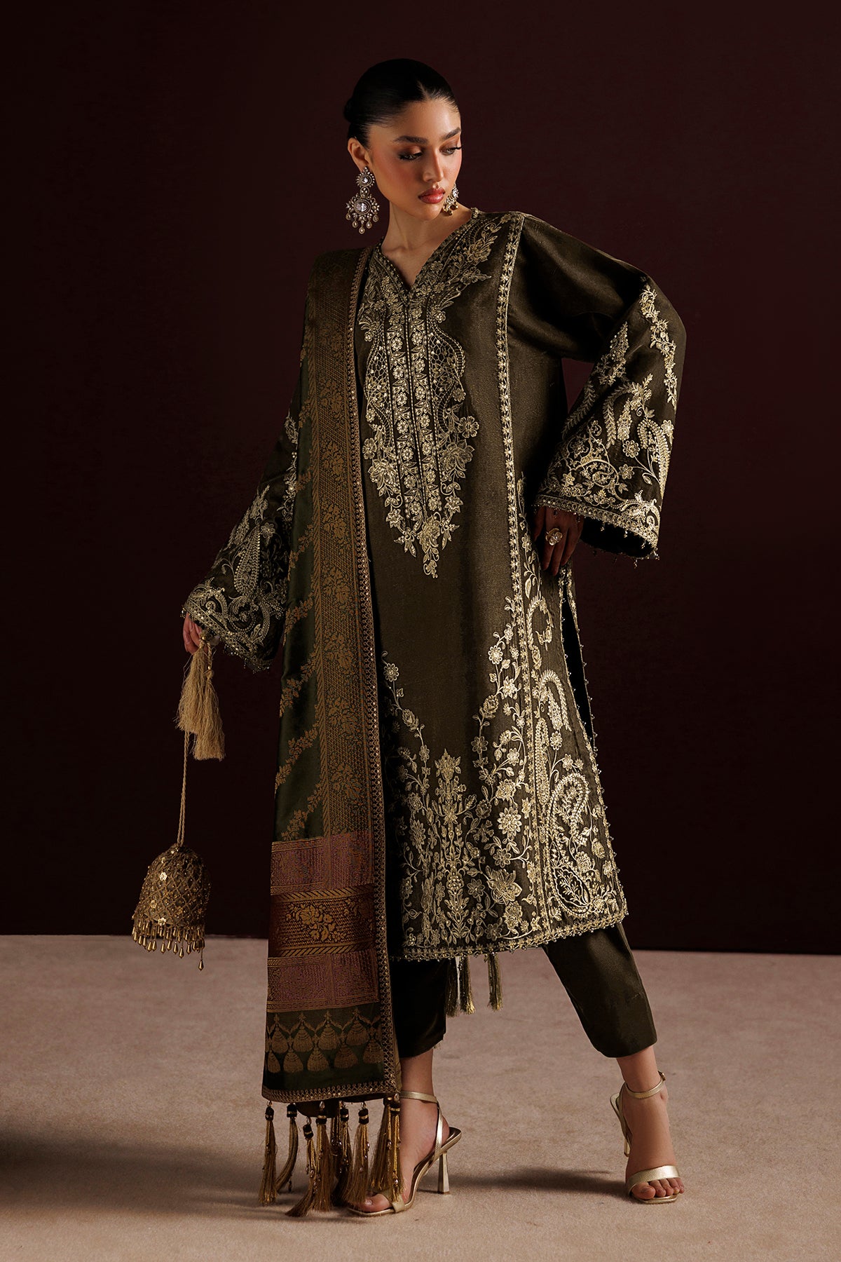 Baroque Collection'26 | EMBROIDERED VELVET UF-4553