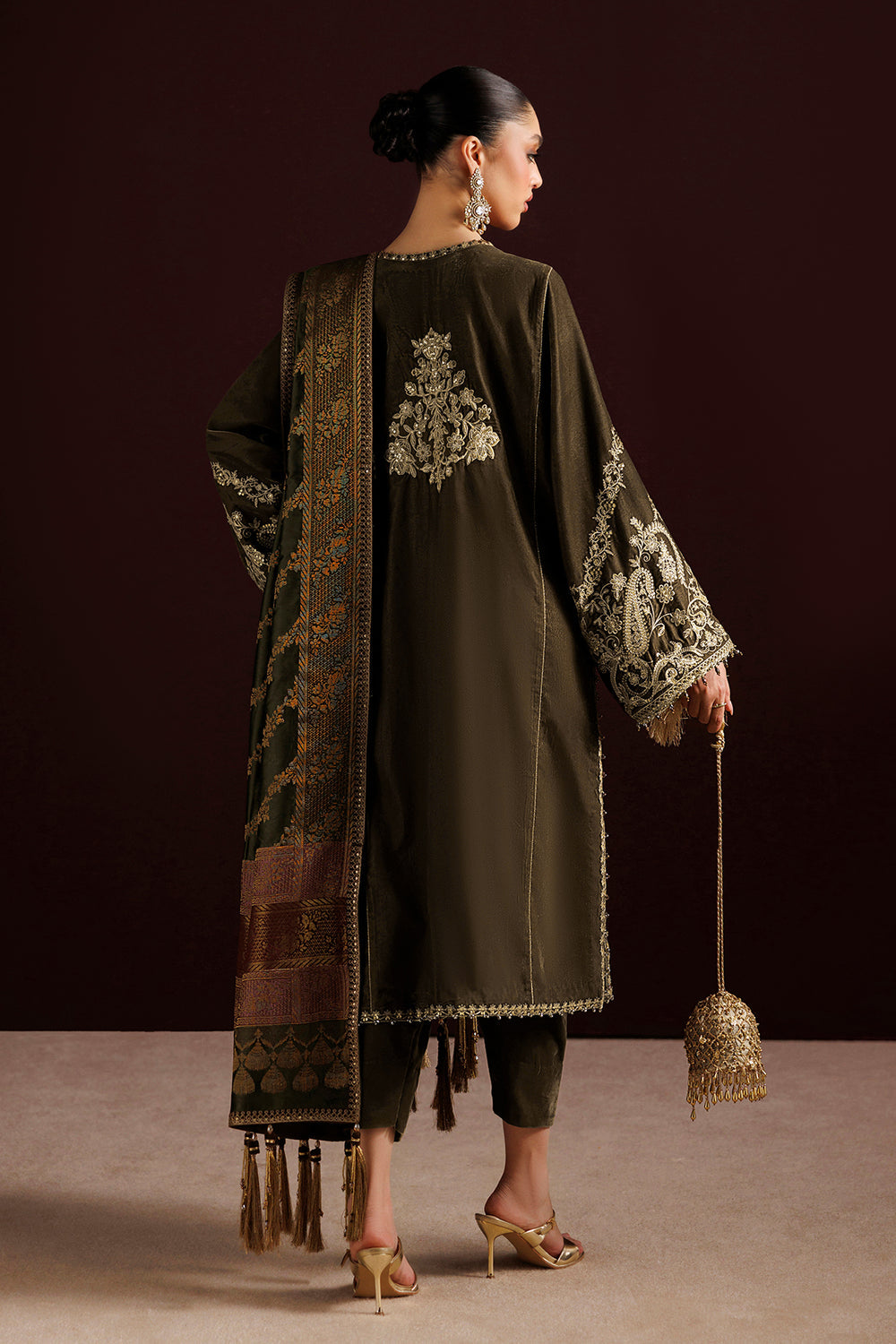 Baroque Collection'26 | EMBROIDERED VELVET UF-4553