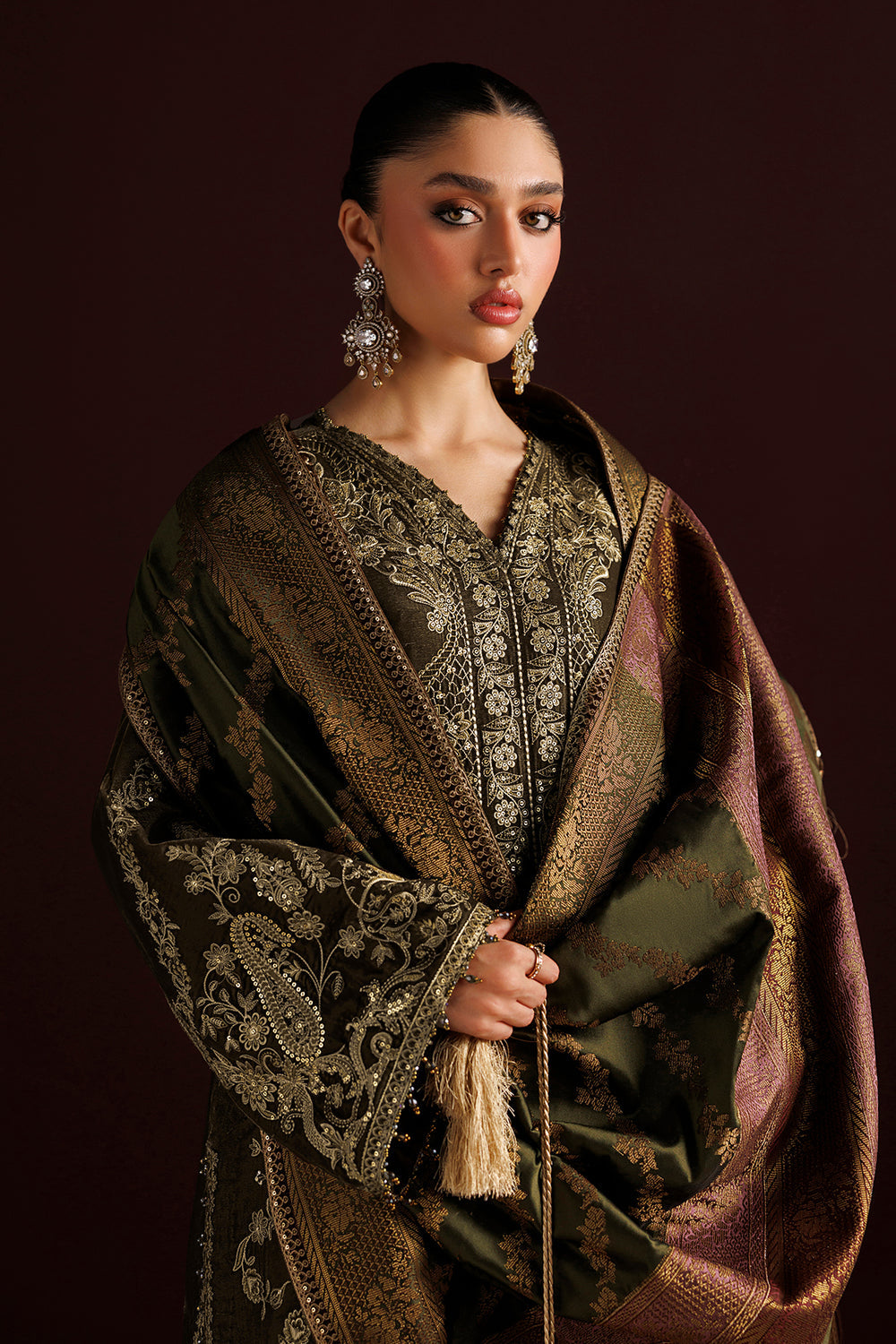 Baroque Collection'26 | EMBROIDERED VELVET UF-4553