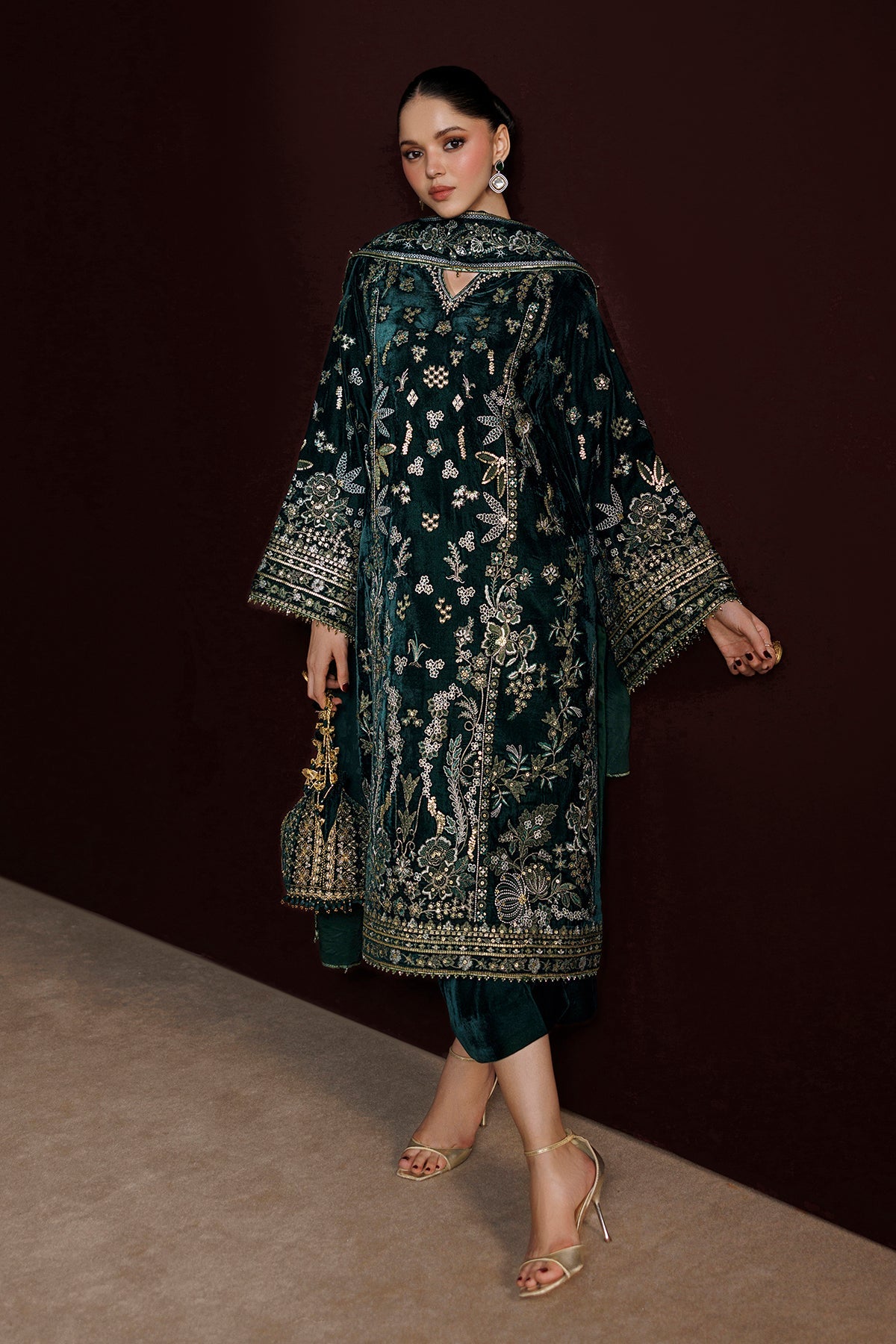 Baroque Collection'26 | EMBROIDERED VELVET UF-4554