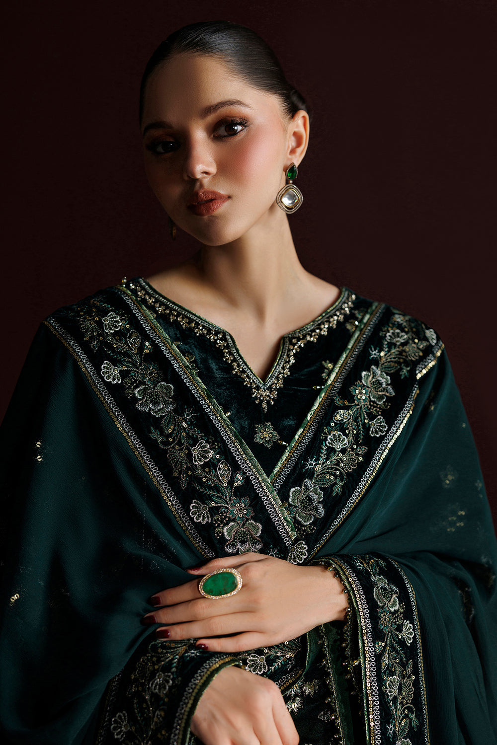Baroque Collection'26 | EMBROIDERED VELVET UF-4554