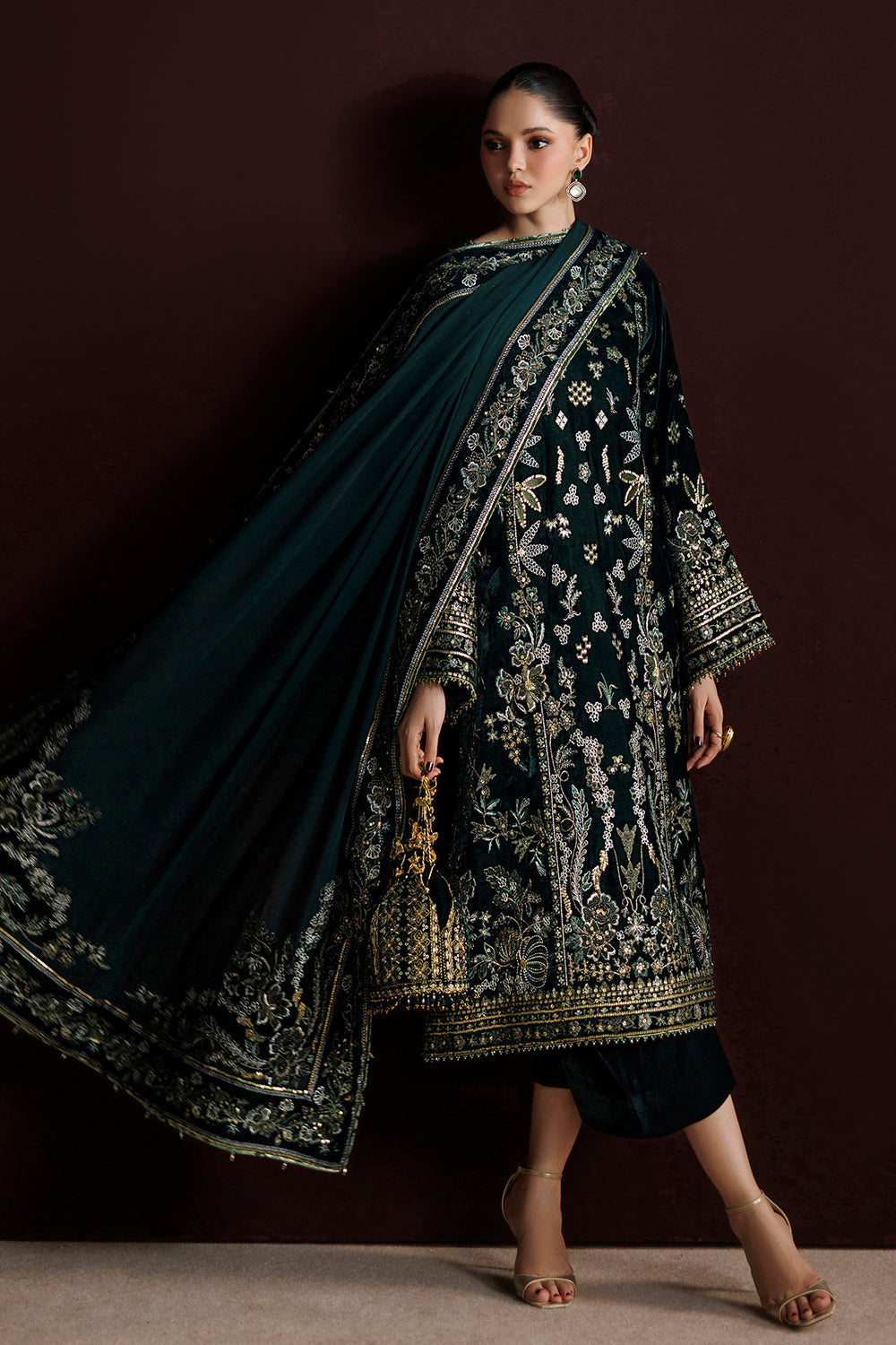 Baroque Collection'26 | EMBROIDERED VELVET UF-4554