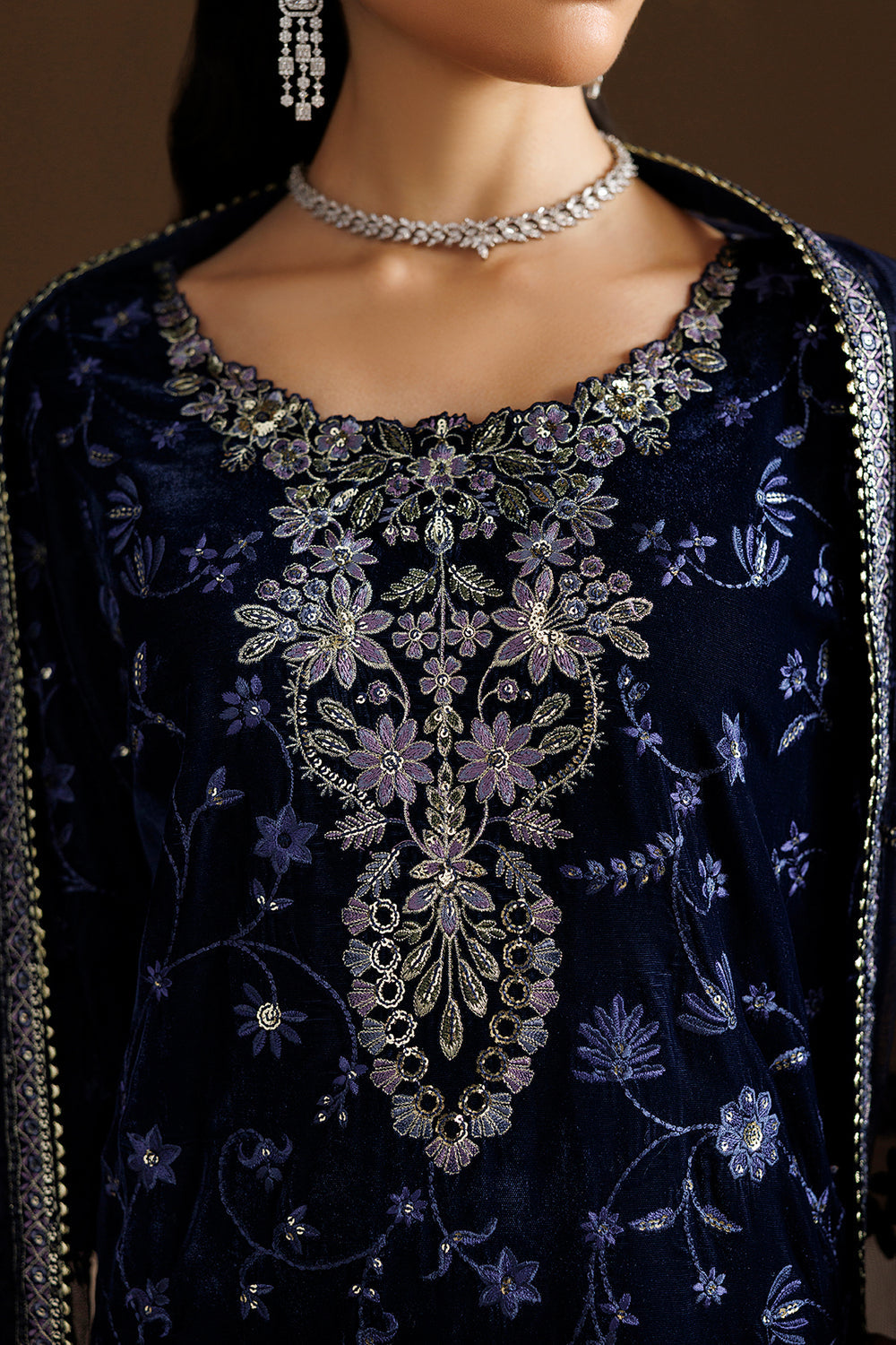 Baroque Collection'26 | EMBROIDERED VELVET UF-4555