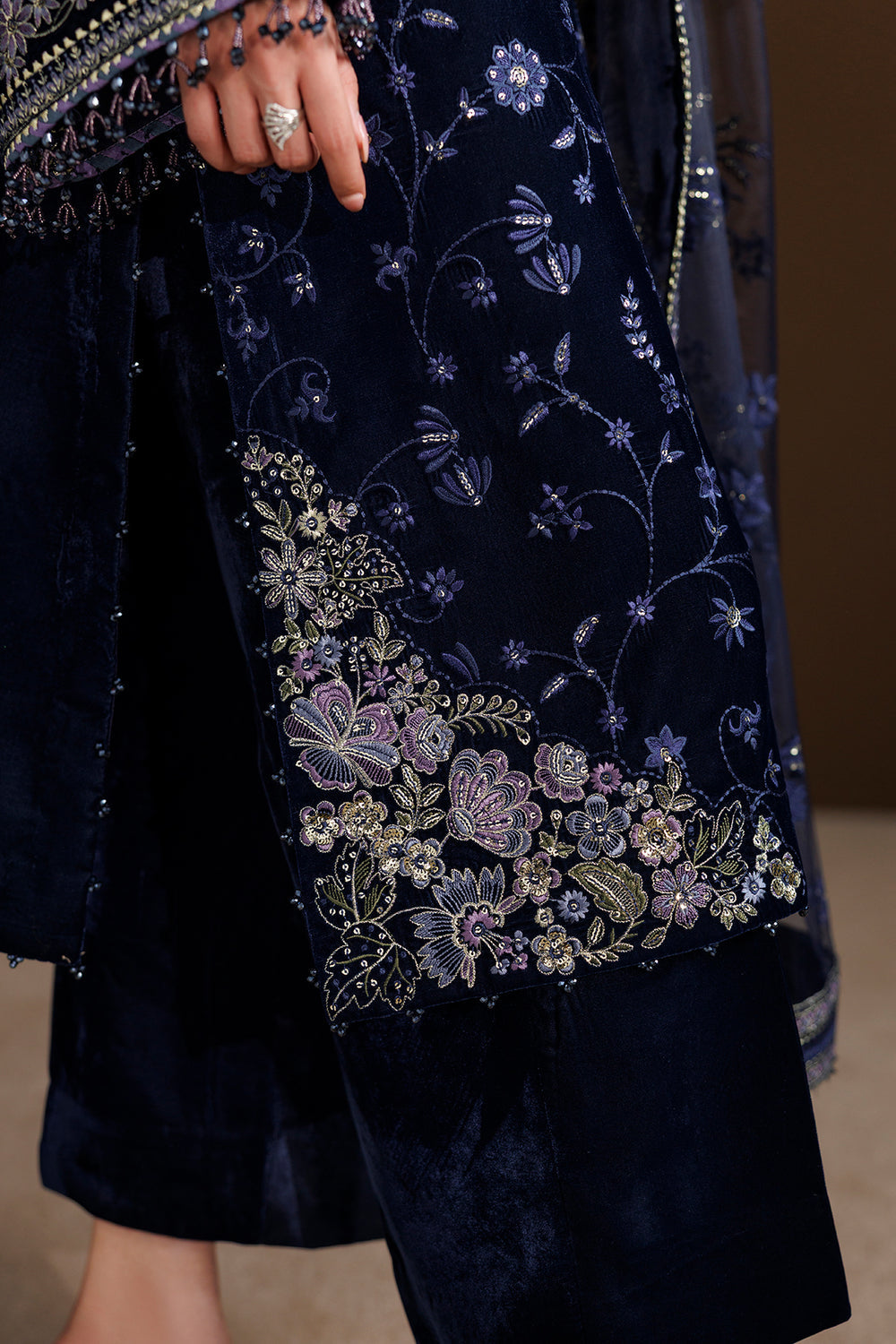 Baroque Collection'26 | EMBROIDERED VELVET UF-4555
