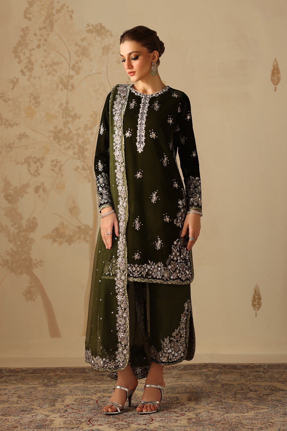 Baroque Collection'26 | EMBROIDERED VELVET UF-4311