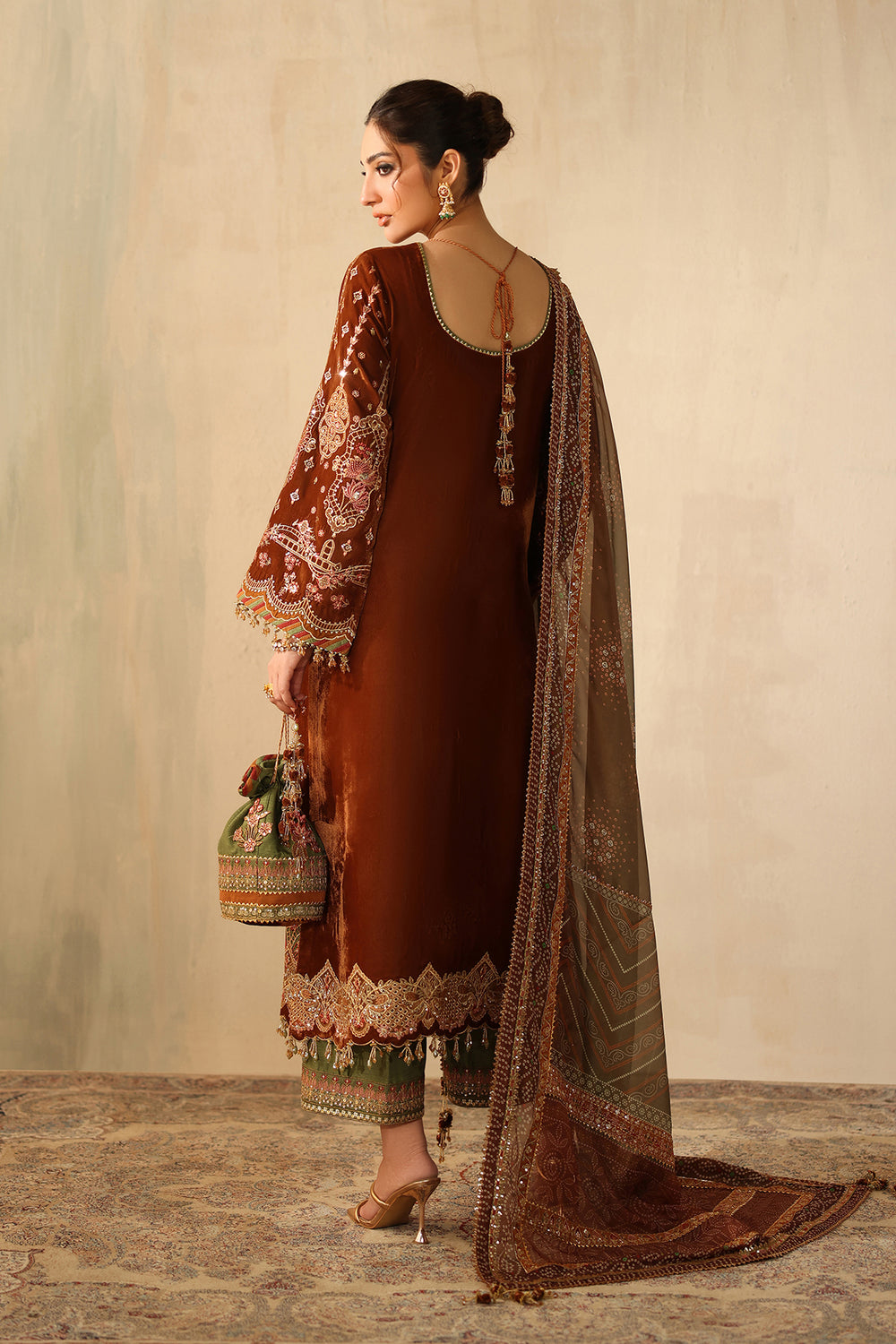 Baroque Collection'26 | EMBROIDERED VELVET UF-4317