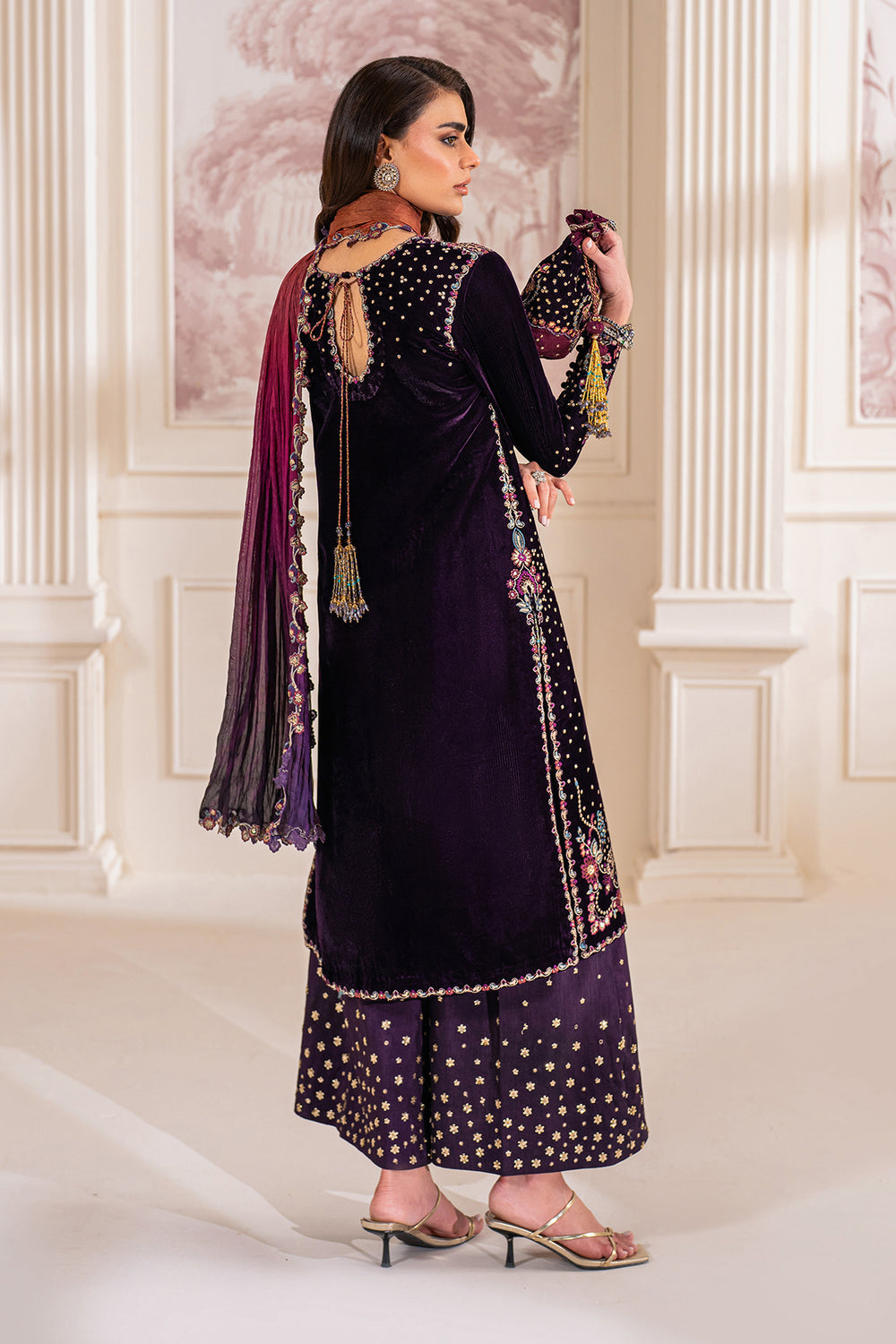 Baroque Collection'26 | EMBROIDERED VELVET UF-748