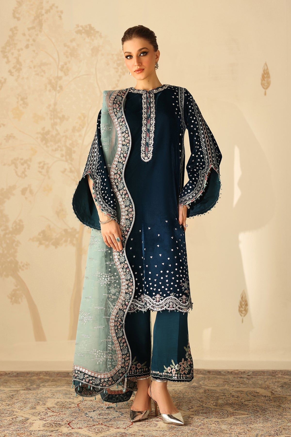 Baroque Collection'26 | EMBROIDERED VELVET UF-4310
