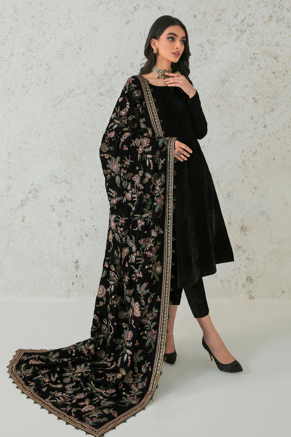 Buy BAROQUE | EMBROIDERED VELVET SHAWL 2023, Pakistani Designer Shawl with discount code and sale price. Shop Pakistani Clothes Online UK- BAROQUE Chiffon for Wedding, Luxury Lawn 2023 Embroidered Chiffon, Velvet Suits, Winter dresses & Bridal Wear & Ready Made Suits for Pakistani Party Wear UK and USA at LebaasOnline.