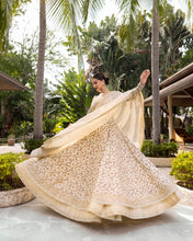 Load image into Gallery viewer, Buy New Faiza Saqlain | Zinnia Luxury Lawn 2025 !!! DESIGNER BRAND BIG SANA SAFINAZ, ASIM JOFA, MARYUM N MARIA HUGE DISCOUNT!! WEB-STORE CLEARANCE, SALE 2024 GIVEAWAYS , BOXING DAY SALE, NEW YEARS SALE 2025!! CHRISTMAS SALE, END OF YEAR SALE, LEBAASONLINE 
