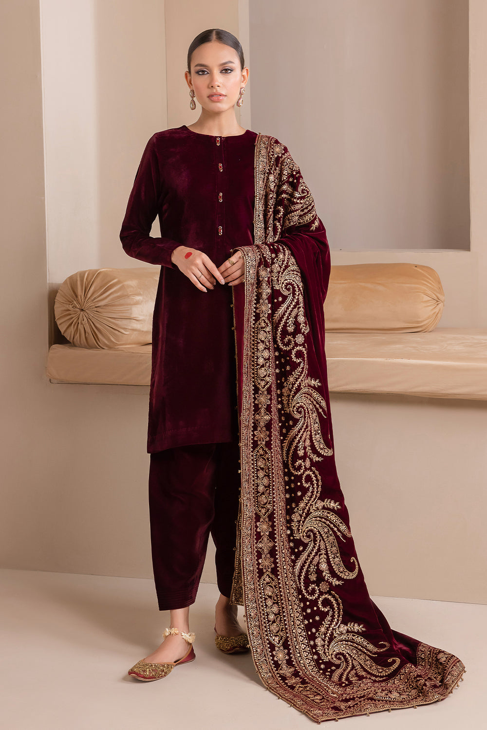 Buy BAROQUE | EMBROIDERED VELVET SHAWL 2023, Pakistani Designer Shawl with discount code and sale price. Shop Pakistani Clothes Online UK- BAROQUE Chiffon for Wedding, Luxury Lawn 2023 Embroidered Chiffon, Velvet Suits, Winter dresses & Bridal Wear & Ready Made Suits for Pakistani Party Wear UK and USA at LebaasOnline.