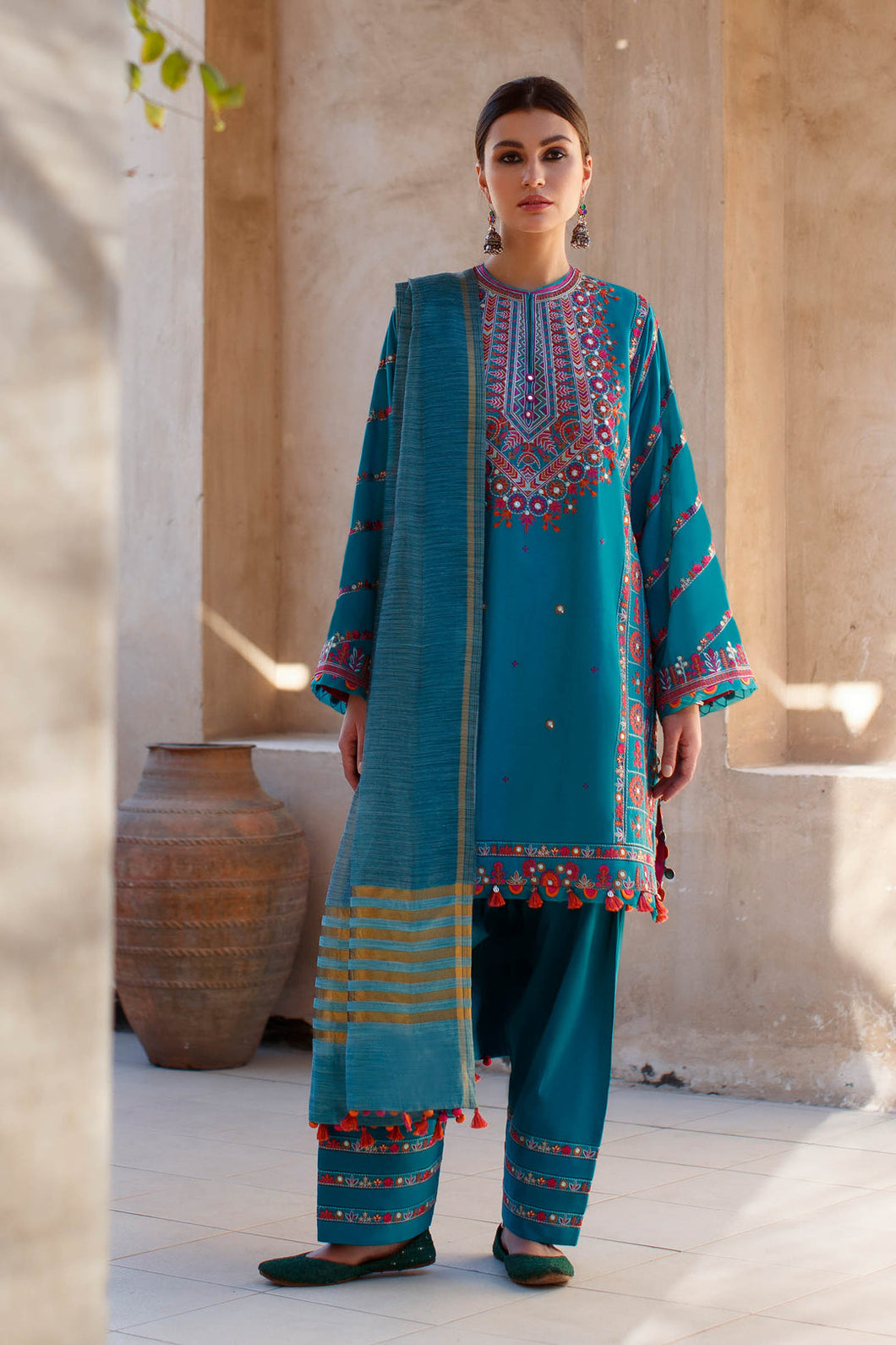 ZAHA LAWN '22 Designer Dress for this time wedding season. Various Bridal dresses online USA is available @lebaasonline. Pakistani wedding dresses online UK can be customized with us for evening/party wear. Maria B, Asim Jofa various wedding outfits can be bought in Austria, UK, USA