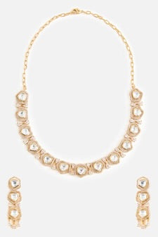 Gold-Plated Kundan Choker Necklace Set with Matching Earrings




Add a touch of traditional elegance to your occasi