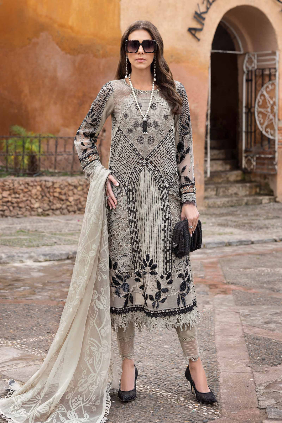 Shop the latest Luxury Lawn collection of Maria B Lawn 2025 Clothes Unstitched/ready 3 Piece Suits for Winter 2025 and also for Spring/Summer. Available for customisation at LebaasOnline. Maria B's latest lawn, digital print attire and MBROIDERED Pakistani Suits for Women in the UK, USA 