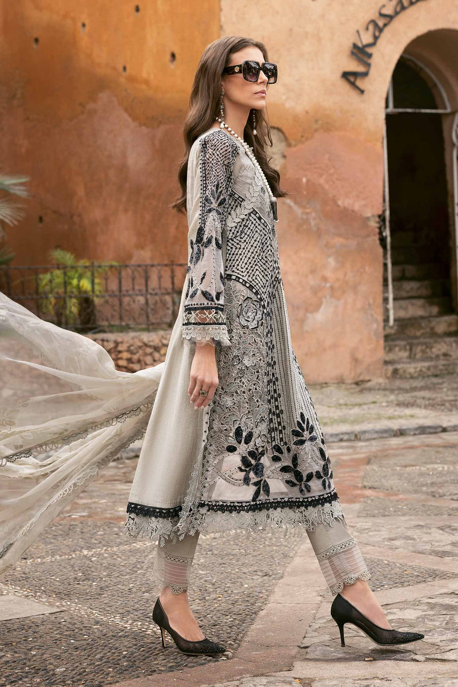 Shop the latest Luxury Lawn collection of Maria B Lawn 2025 Clothes Unstitched/ready 3 Piece Suits for Winter 2025 and also for Spring/Summer. Available for customisation at LebaasOnline. Maria B's latest lawn, digital print attire and MBROIDERED Pakistani Suits for Women in the UK, USA 