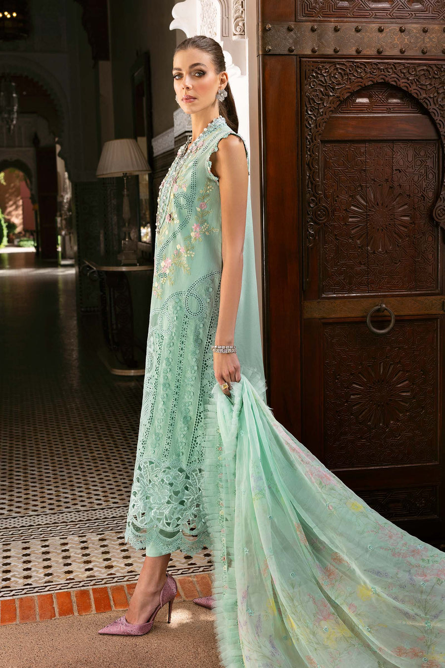 Shop the latest Luxury Lawn collection of Maria B Lawn 2025 Clothes Unstitched/ready 3 Piece Suits for Winter 2025 and also for Spring/Summer. Available for customisation at LebaasOnline. Maria B's latest lawn, digital print attire and MBROIDERED Pakistani Suits for Women in the UK, USA 