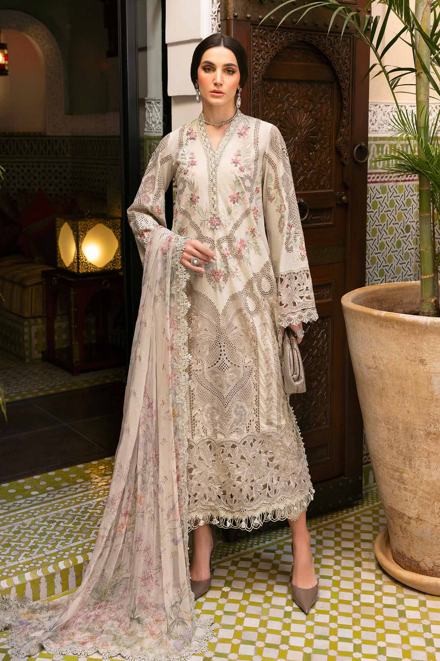 Shop the latest Luxury Lawn collection of Maria B Lawn 2025 Clothes Unstitched/ready 3 Piece Suits for Winter 2025 and also for Spring/Summer. Available for customisation at LebaasOnline. Maria B's latest lawn, digital print attire and MBROIDERED Pakistani Suits for Women in the UK, USA 