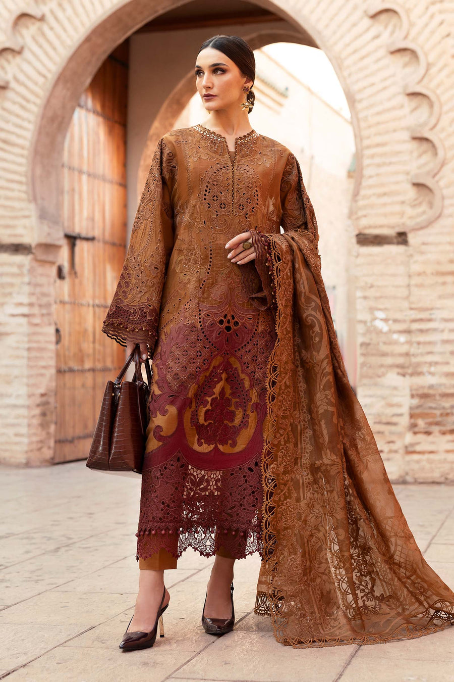 MARIA B LAWN 2025 PAKISTANI DESIGNER SUIT ONLINE LEBAASONLINE