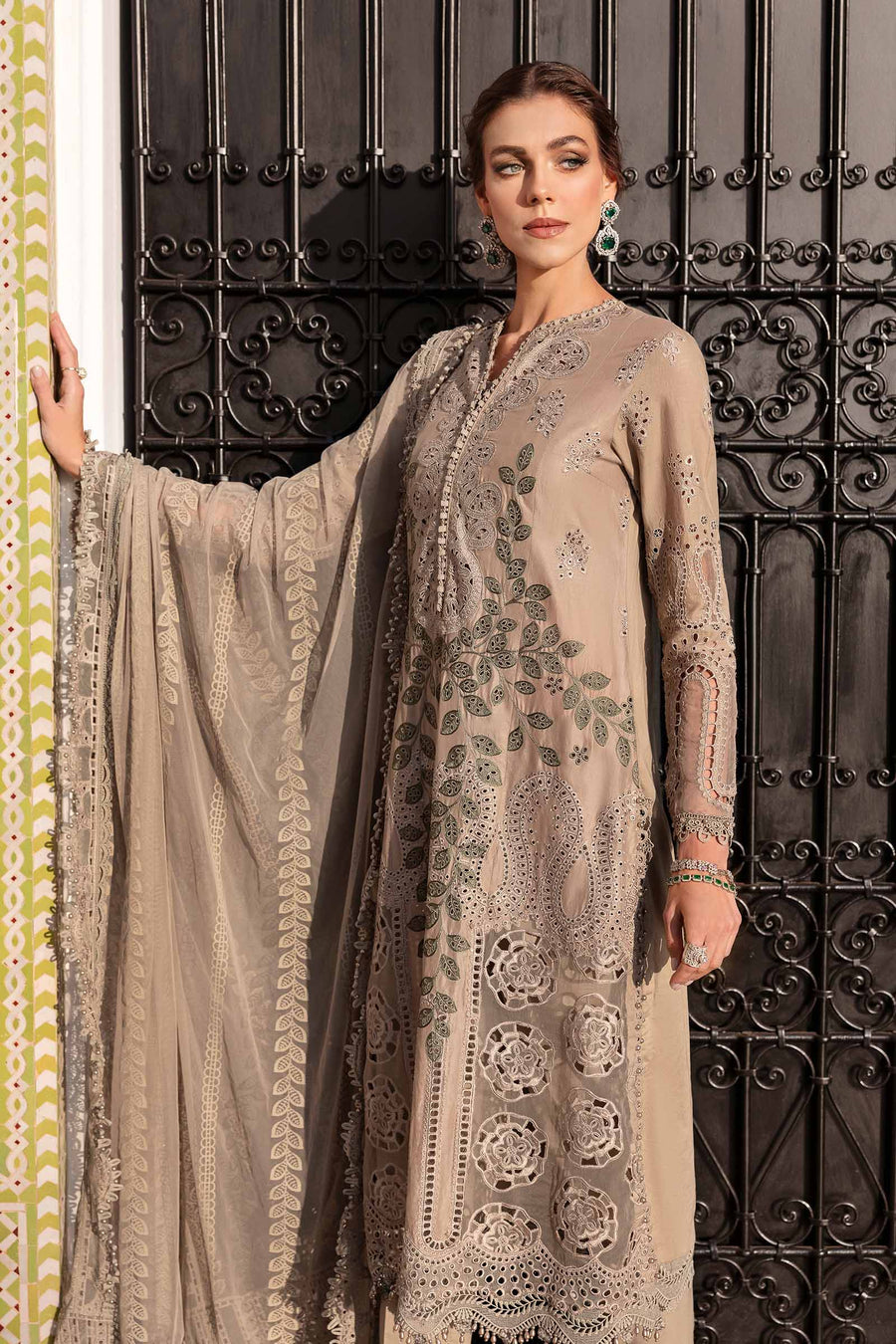 Shop the latest Luxury Lawn collection of Maria B Lawn 2025 Clothes Unstitched/ready 3 Piece Suits for Winter 2025 and also for Spring/Summer. Available for customisation at LebaasOnline. Maria B's latest lawn, digital print attire and MBROIDERED Pakistani Suits for Women in the UK, USA 