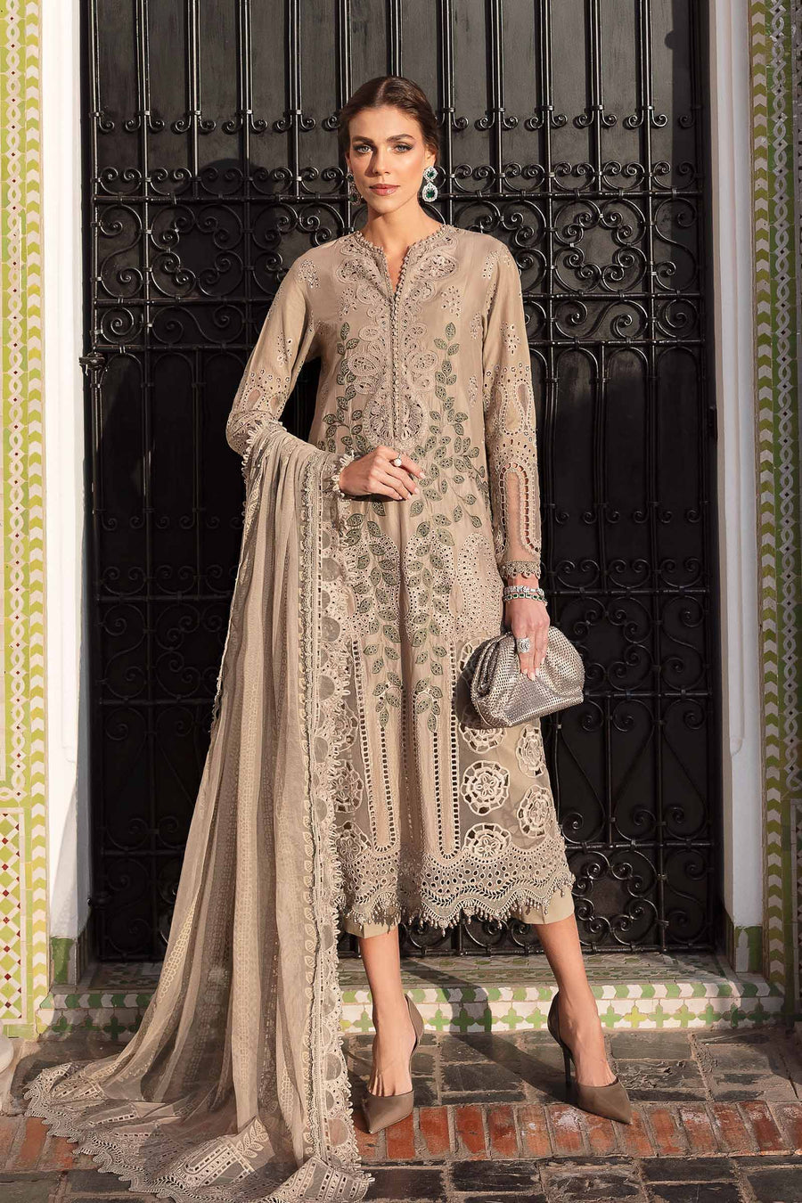 Shop the latest Luxury Lawn collection of Maria B Lawn 2025 Clothes Unstitched/ready 3 Piece Suits for Winter 2025 and also for Spring/Summer. Available for customisation at LebaasOnline. Maria B's latest lawn, digital print attire and MBROIDERED Pakistani Suits for Women in the UK, USA 