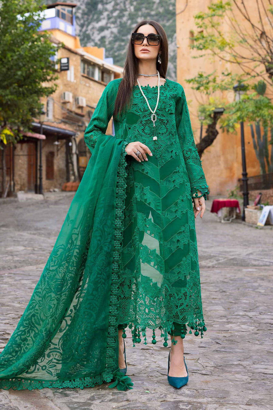 Shop the latest Luxury Lawn collection of Maria B Lawn 2025 Clothes Unstitched/ready 3 Piece Suits for Winter 2025 and also for Spring/Summer. Available for customisation at LebaasOnline. Maria B's latest lawn, digital print attire and MBROIDERED Pakistani Suits for Women in the UK, USA 