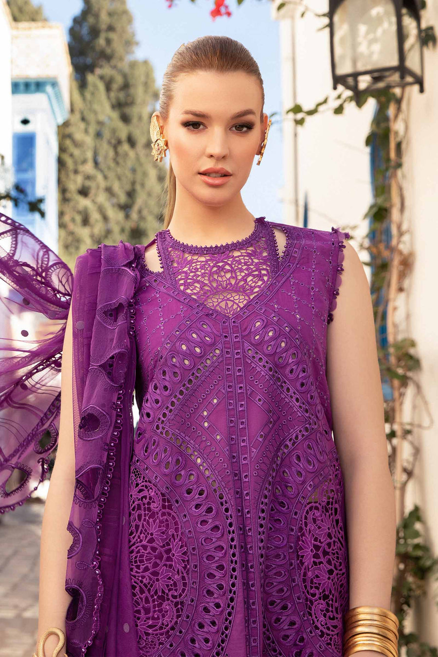 Shop the latest Luxury Lawn collection of Maria B Lawn 2024 Clothes Unstitched/ready 3 Piece Suits for Winter 2024 and also for Spring/Summer. Available for customisation at LebaasOnline. Maria B's latest lawn, digital print attire and MBROIDERED Pakistani Suits for Women in the UK, USA - Next Day Delivery! 