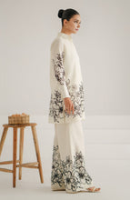 Load image into Gallery viewer, Women Co-Ords Sets |  Pakistani designer co-ords is available @lebaasonline. We have various Pakistani dresses online available  2025 is best for evening/party wear. Get express shipping in UAE, UK, USA, France, Belgium from Lebaasonline in Pakistani SALE