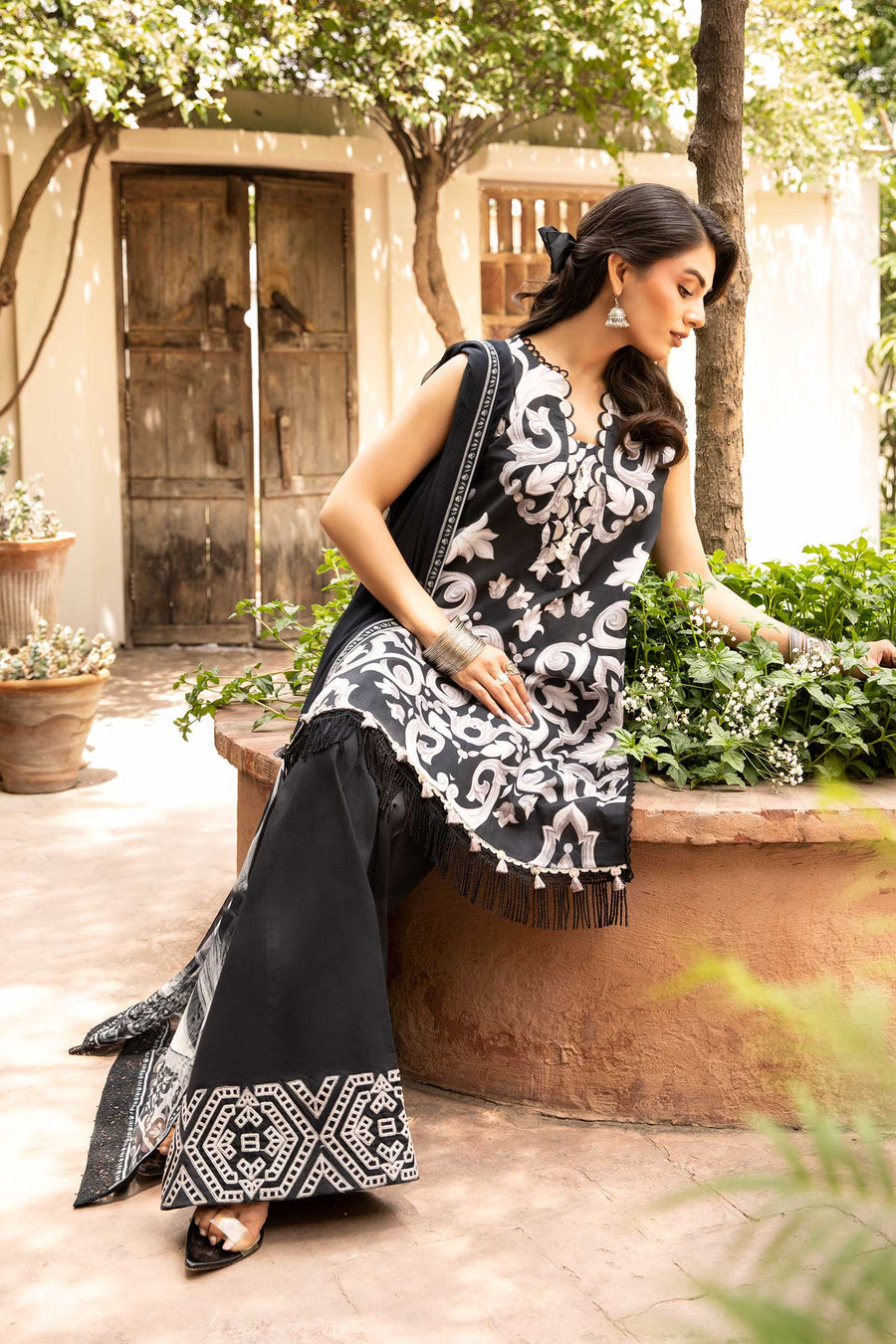 Shop the latest Mbasics Eid II collection of Maria B Eid 2025 Clothes Unstitched/ready 3 Piece Suits for Winter 2025 and also for Spring/Summer. Available for customisation at LebaasOnline. Maria B's latest lawn, digital print attire and MBROIDERED Pakistani Suits for Women in the UK, USA 