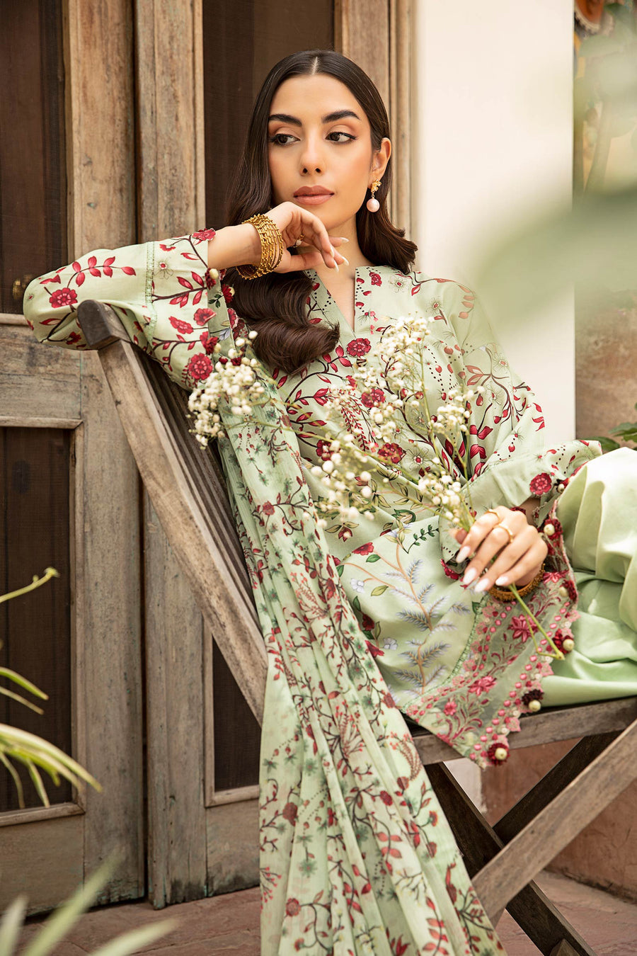 Shop the latest Mbasic Eid II collection of Maria B Eid 2025 Clothes Unstitched/ready 3 Piece Suits for Winter 2025 and also for Spring/Summer. Available for customisation at LebaasOnline. Maria B's latest lawn, digital print attire and MBROIDERED Pakistani Suits for Women in the UK, USA 