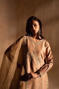 Buy MARYUM & MARIA | DHAHAB '25 - Lawn Collection 2025 from our website. We deal in all largest brands like Maria b, Shamrock Maryum N Maria Collection, Imrozia collection. This wedding season, flaunt yourself in beautiful Shamrock collection. Buy pakistani dresses in UK, USA, Manchester from Lebaasonline