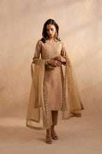 Load image into Gallery viewer, Buy MARYUM &amp; MARIA | DHAHAB &#39;25 - Lawn Collection 2025 from our website. We deal in all largest brands like Maria b, Shamrock Maryum N Maria Collection, Imrozia collection. This wedding season, flaunt yourself in beautiful Shamrock collection. Buy pakistani dresses in UK, USA, Manchester from Lebaasonline