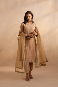 Buy MARYUM & MARIA | DHAHAB '25 - Lawn Collection 2025 from our website. We deal in all largest brands like Maria b, Shamrock Maryum N Maria Collection, Imrozia collection. This wedding season, flaunt yourself in beautiful Shamrock collection. Buy pakistani dresses in UK, USA, Manchester from Lebaasonline
