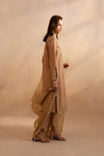 Load image into Gallery viewer, Buy MARYUM &amp; MARIA | DHAHAB &#39;25 - Lawn Collection 2025 from our website. We deal in all largest brands like Maria b, Shamrock Maryum N Maria Collection, Imrozia collection. This wedding season, flaunt yourself in beautiful Shamrock collection. Buy pakistani dresses in UK, USA, Manchester from Lebaasonline